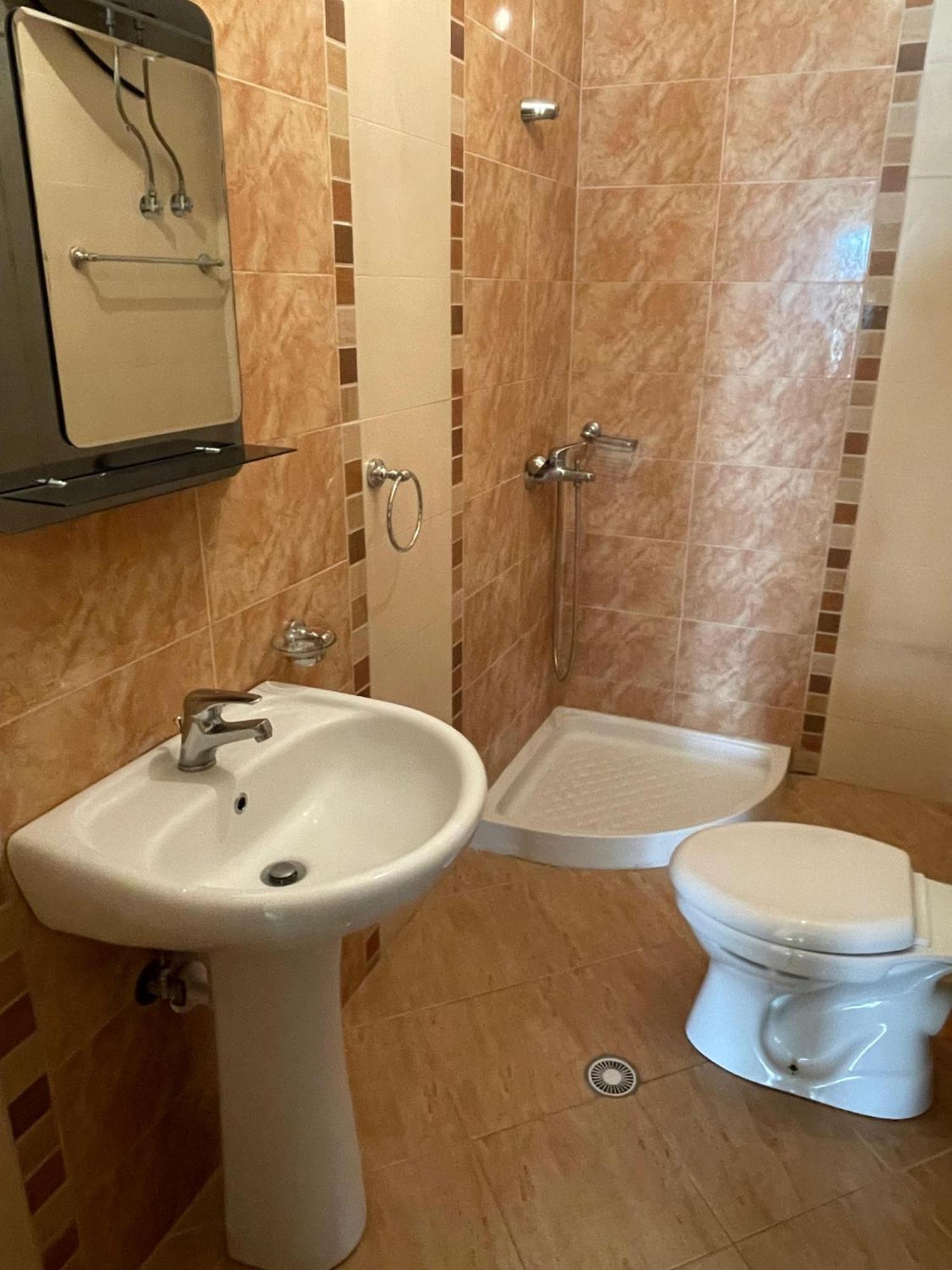 Lovely 3-Bedroom Apartment Rei Sarandë Eksteriør billede